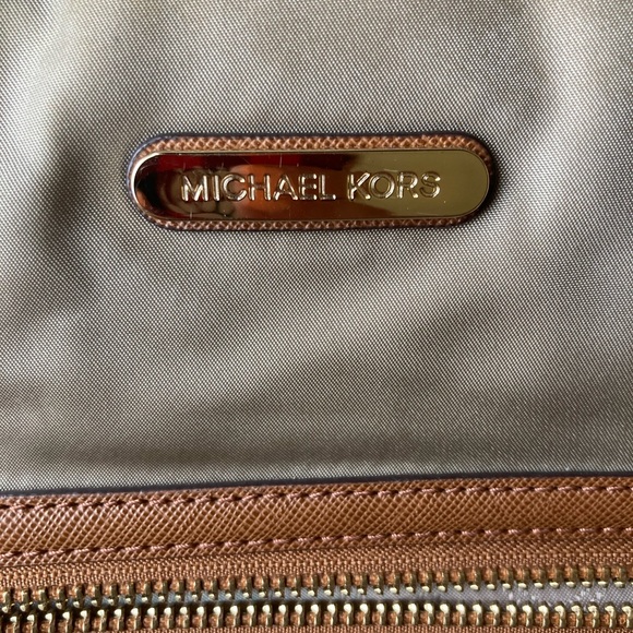 *SOLD* Michael Kors Tote Bag - Picture 4 of 10